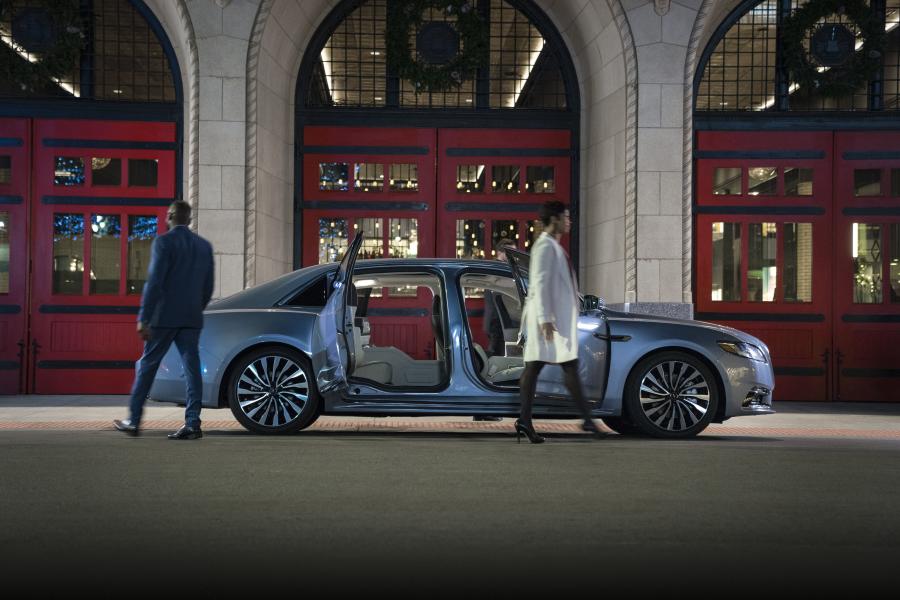  Lincoln Continental 80th Anniversary Coach Door Edition 2019 года  (фото 46 из 54)